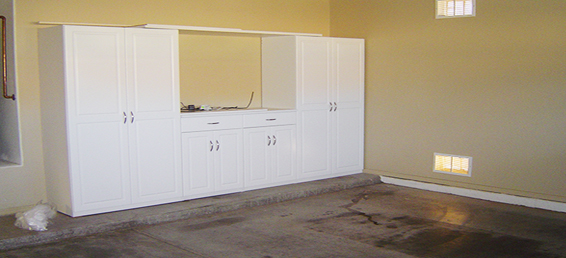 This North Phoenix rental home has ample storage in the 2 car garage.