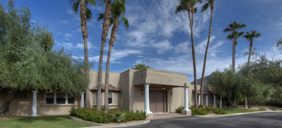This is a beautiful Paradise Valley golf course home for sale in Arizona.
