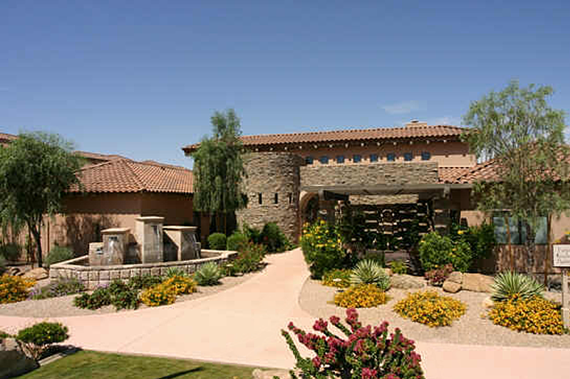 This is a beautiful La Verne Desert Ridge condominium for sale.