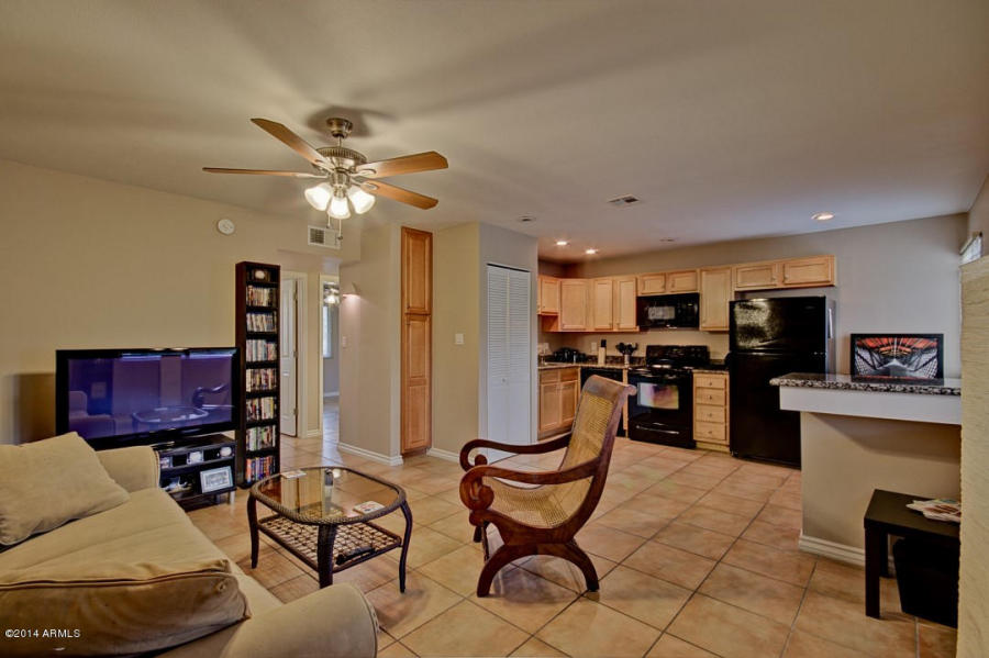 This Moon Valley condo for sale is a great North Phoenix AZ home located in the gated community Shamrock Glen.